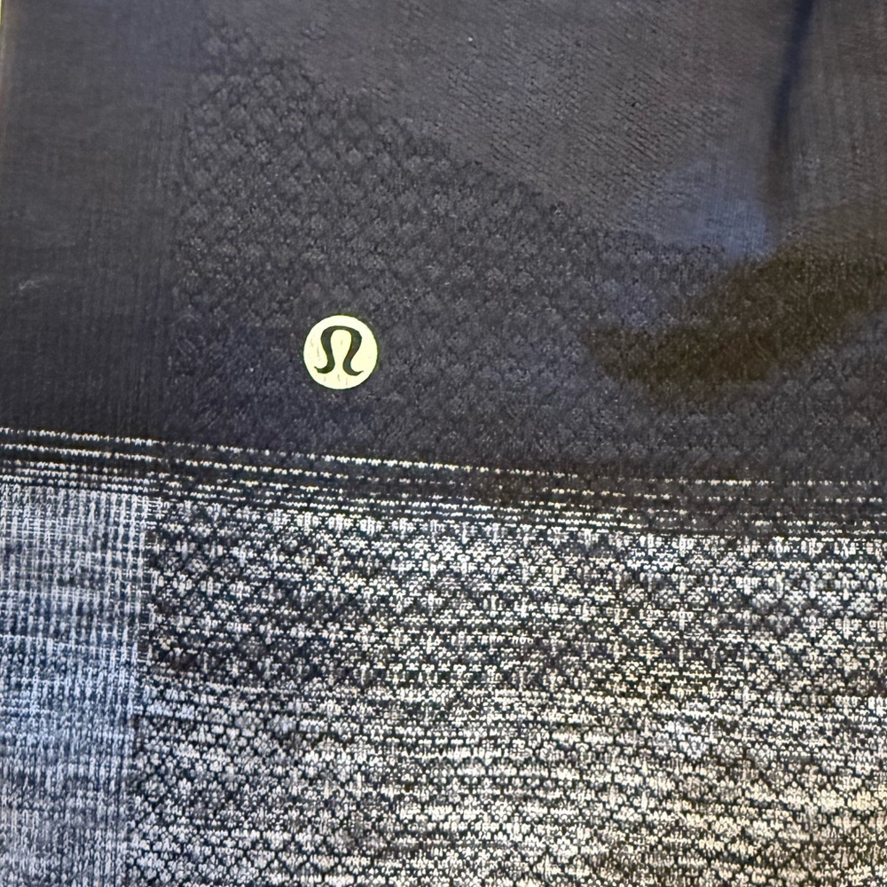 Lululemon Seamlessly Street Crop Leggings 17inches in Heathered Black Size 4 - Picture 6 of 7